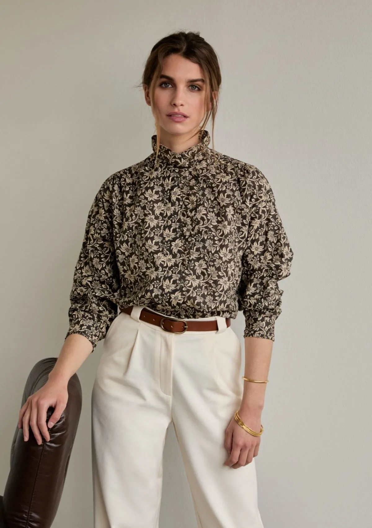 Romantic Shirt with Ruffle Collar | Yerse