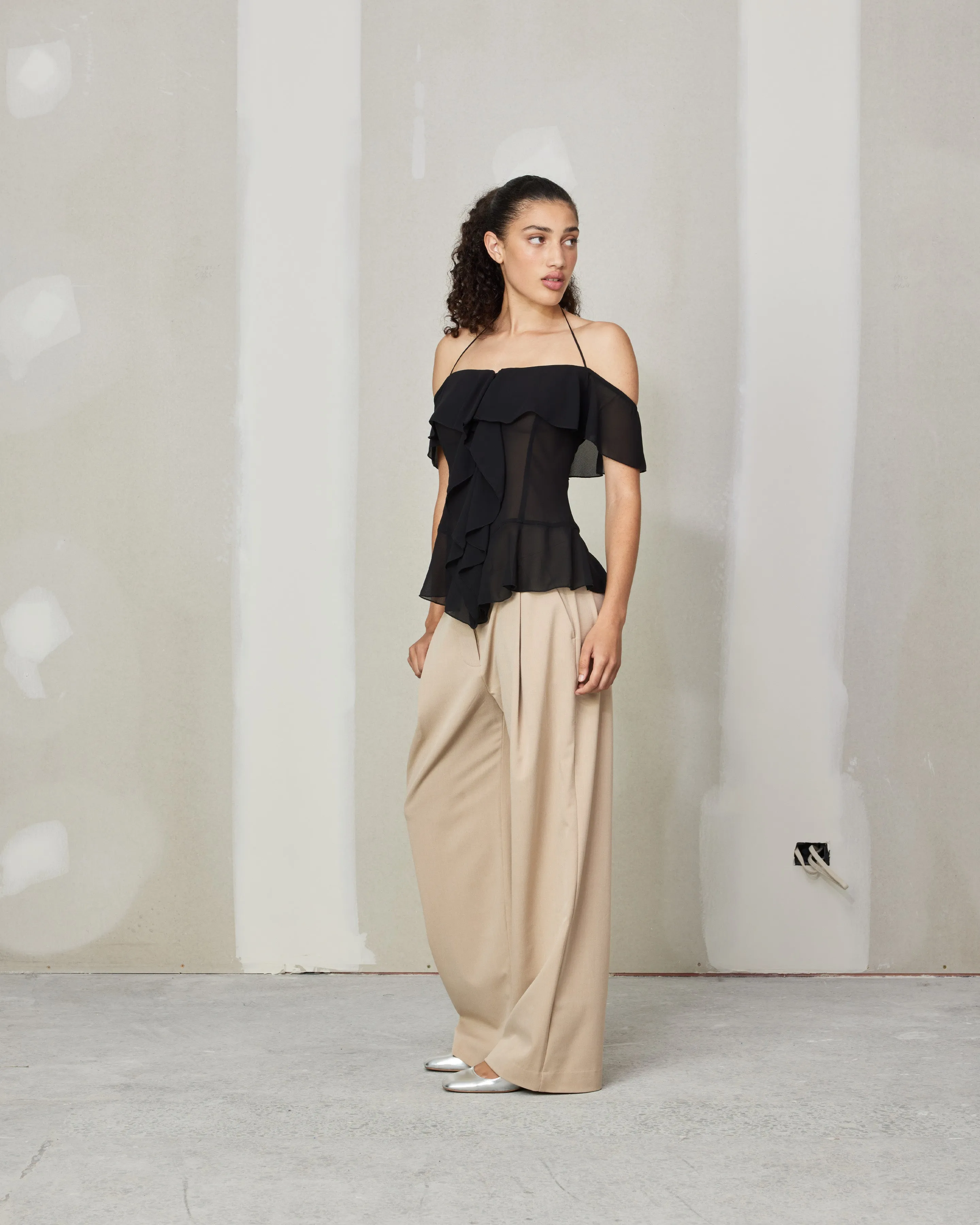 SENSE RUFFLE TOP BLACK